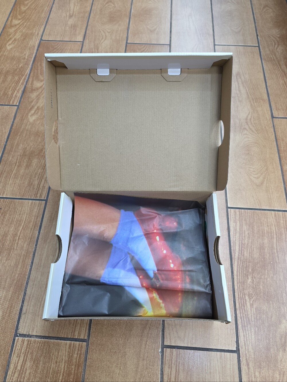 Empty Shoe Box - Picture 6 of 7